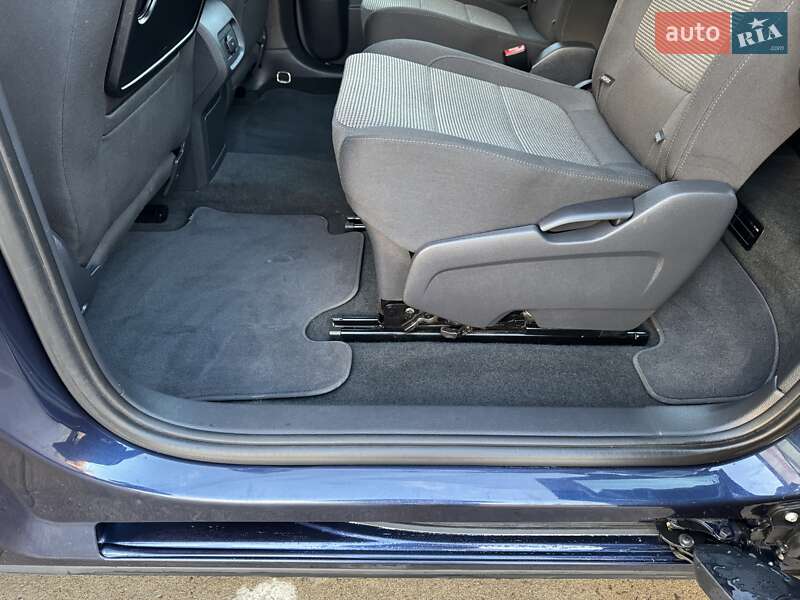 Минивэн Volkswagen Sharan 2015 в Сарнах