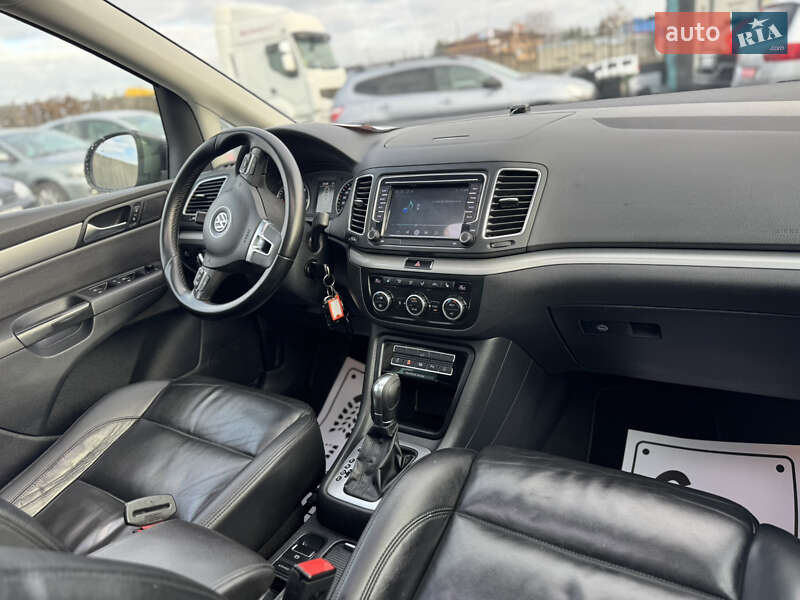 Минивэн Volkswagen Sharan 2015 в Сарнах