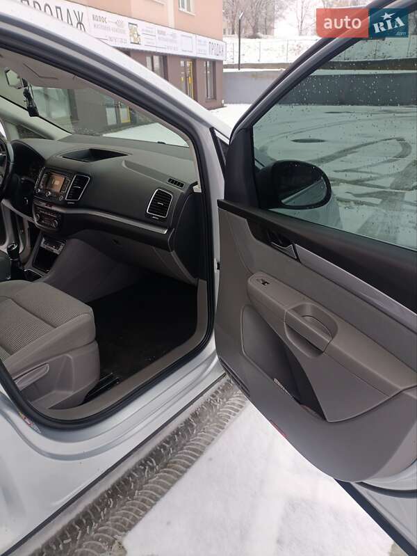 Минивэн Volkswagen Sharan 2010 в Горохове