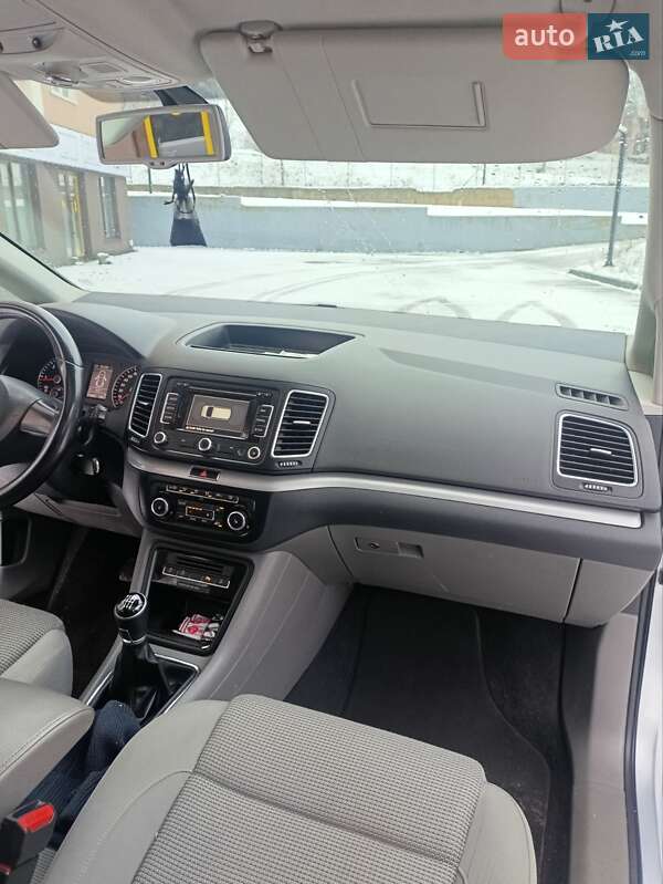 Минивэн Volkswagen Sharan 2010 в Горохове