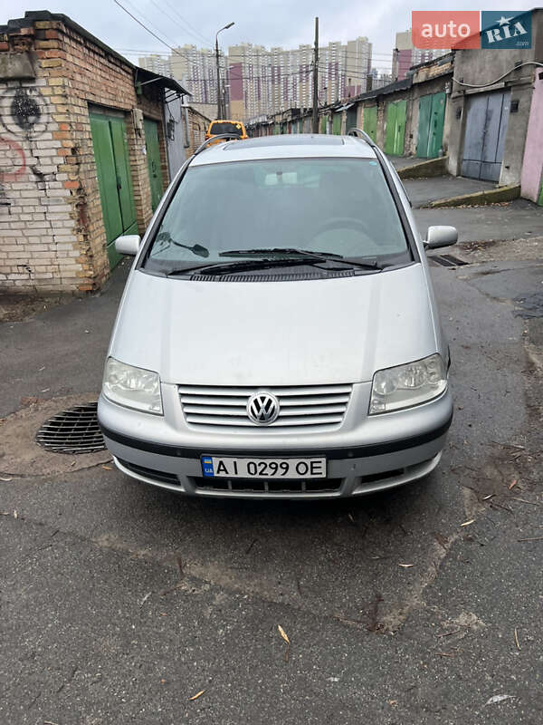 Мінівен Volkswagen Sharan 2001 в Києві