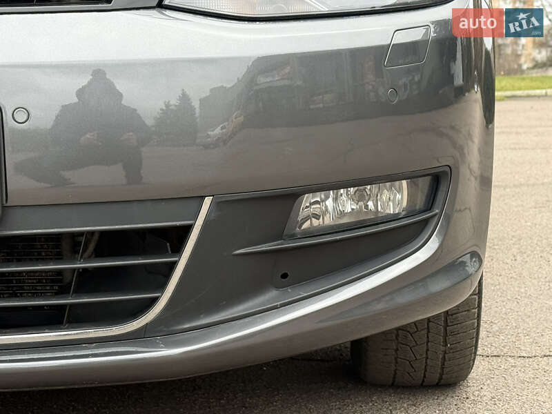 Минивэн Volkswagen Sharan 2012 в Ровно