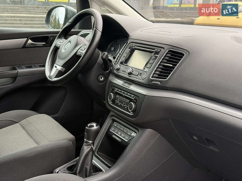 Минивэн Volkswagen Sharan 2012 в Ровно