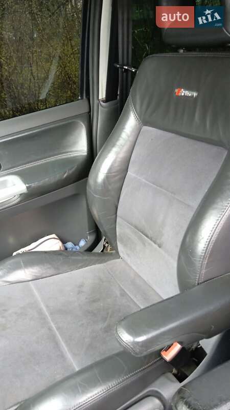 Минивэн Volkswagen Sharan 2002 в Черновцах