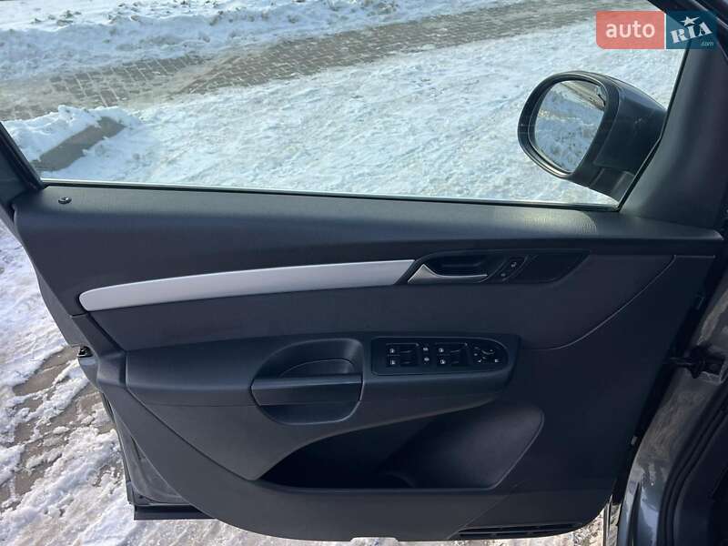 Мінівен Volkswagen Sharan 2016 в Житомирі
