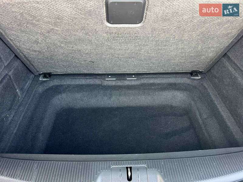 Мінівен Volkswagen Sharan 2016 в Житомирі