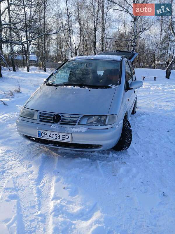 Минивэн Volkswagen Sharan 1997 в Сновске