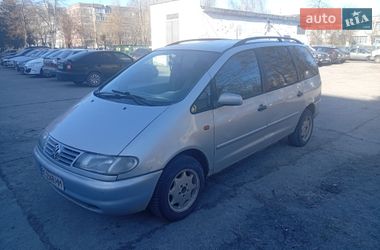 Минивэн Volkswagen Sharan 1999 в Вараше
