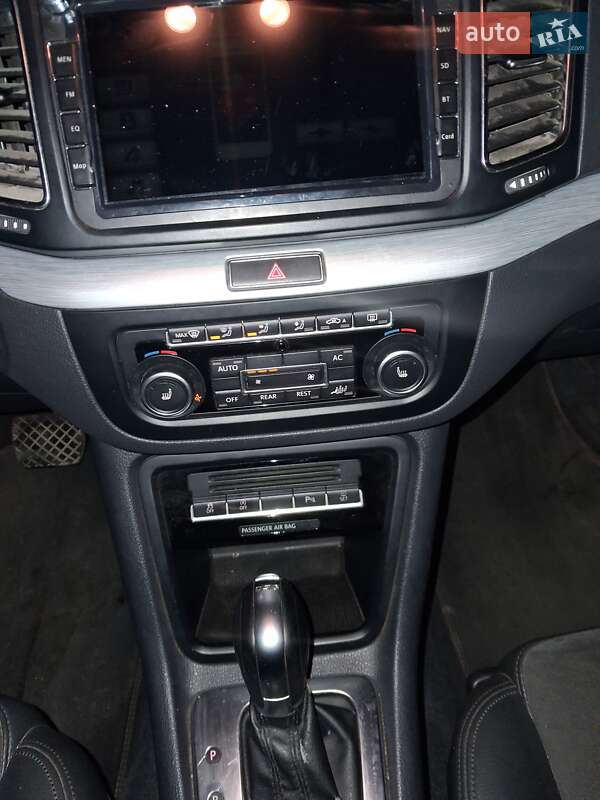 Минивэн Volkswagen Suran 2011 в Сарнах