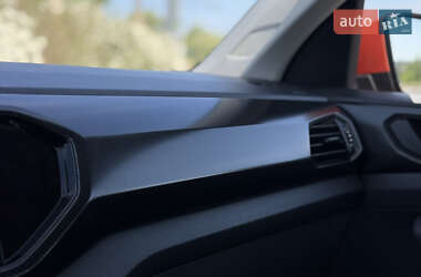 Внедорожник / Кроссовер Volkswagen T-Cross 2021 в 