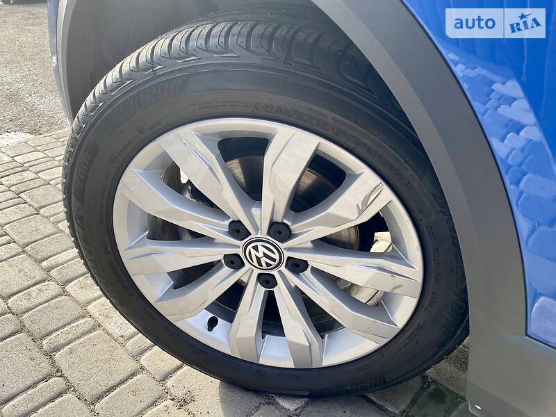 Внедорожник / Кроссовер Volkswagen T-Roc 2019 в Киеве