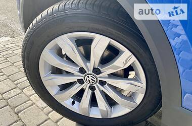 Позашляховик / Кросовер Volkswagen T-Roc 2019 в 