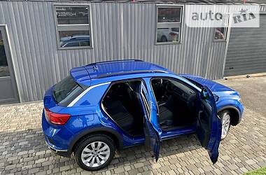 Позашляховик / Кросовер Volkswagen T-Roc 2019 в 