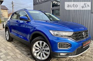 Позашляховик / Кросовер Volkswagen T-Roc 2019 в 