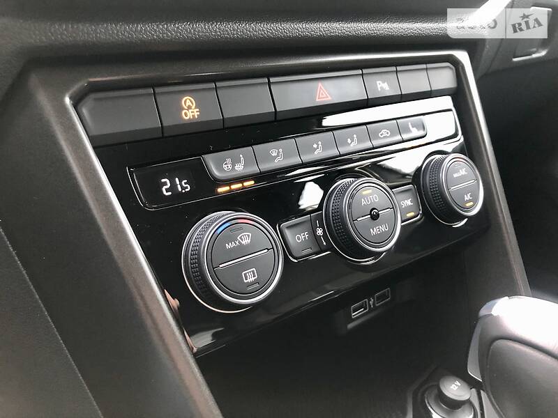 Внедорожник / Кроссовер Volkswagen T-Roc 2019 в Киеве