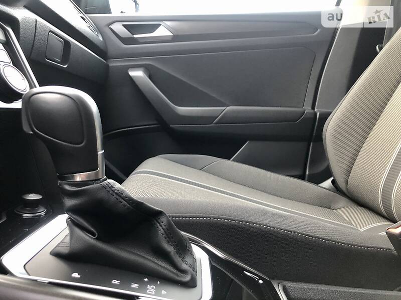 Позашляховик / Кросовер Volkswagen T-Roc 2019 в Києві
