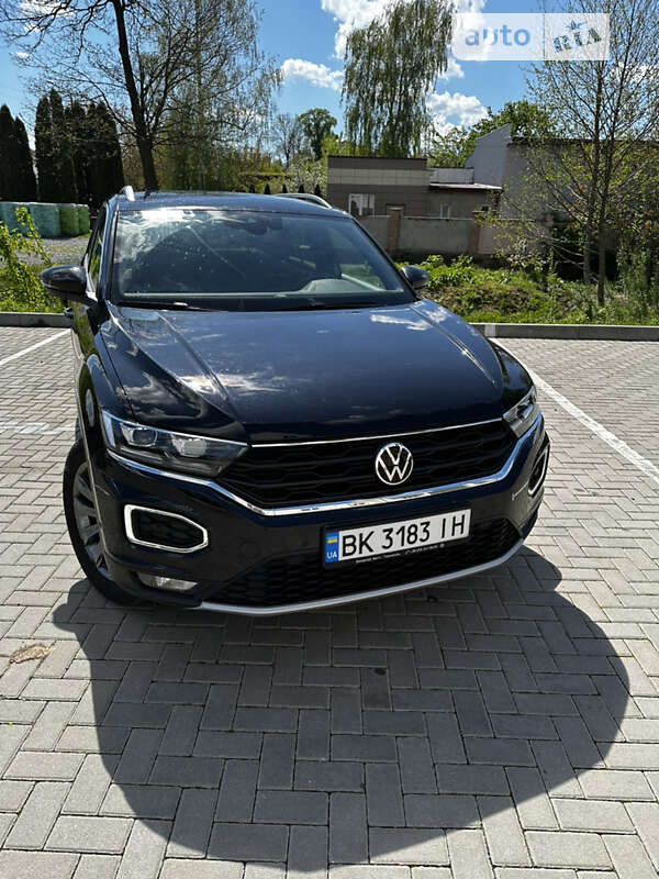Внедорожник / Кроссовер Volkswagen T-Roc 2021 в Дубно