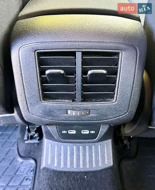 Внедорожник / Кроссовер Volkswagen T-Roc 2021 в Днепре