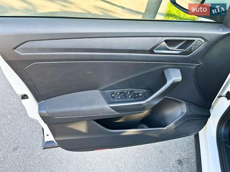 Внедорожник / Кроссовер Volkswagen T-Roc 2021 в Днепре