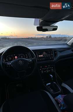 Внедорожник / Кроссовер Volkswagen T-Roc 2019 в 
