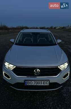 Внедорожник / Кроссовер Volkswagen T-Roc 2019 в 