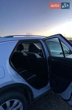 Внедорожник / Кроссовер Volkswagen T-Roc 2019 в 