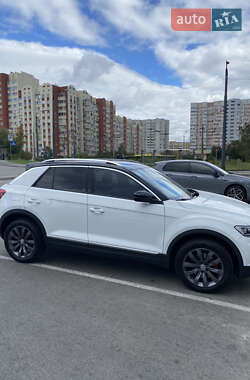 Внедорожник / Кроссовер Volkswagen T-Roc 2019 в Киеве