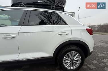 Внедорожник / Кроссовер Volkswagen T-Roc 2021 в 