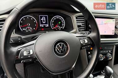 Внедорожник / Кроссовер Volkswagen T-Roc 2021 в 