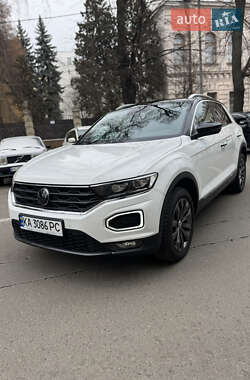 Внедорожник / Кроссовер Volkswagen T-Roc 2019 в Киеве