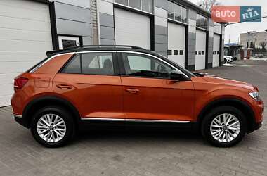 Внедорожник / Кроссовер Volkswagen T-Roc 2020 в 