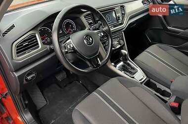 Внедорожник / Кроссовер Volkswagen T-Roc 2020 в 