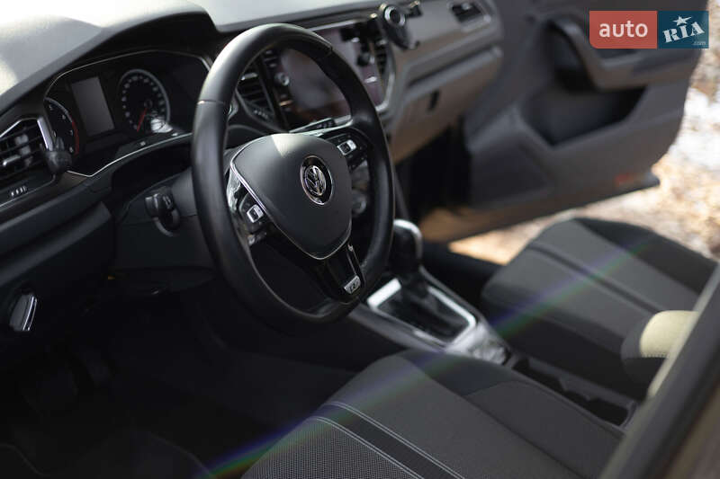 Внедорожник / Кроссовер Volkswagen T-Roc 2019 в Устиновке