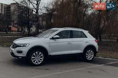 Внедорожник / Кроссовер Volkswagen T-Roc 2019 в 
