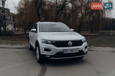 Внедорожник / Кроссовер Volkswagen T-Roc 2019 в 