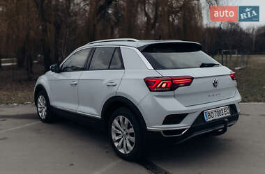 Внедорожник / Кроссовер Volkswagen T-Roc 2019 в 