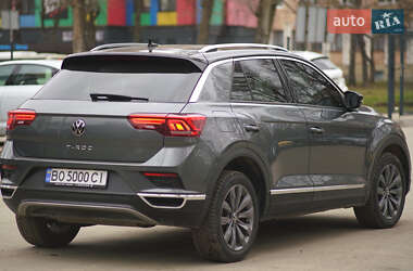 Внедорожник / Кроссовер Volkswagen T-Roc 2021 в 