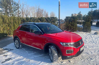 Внедорожник / Кроссовер Volkswagen T-Roc 2020 в 