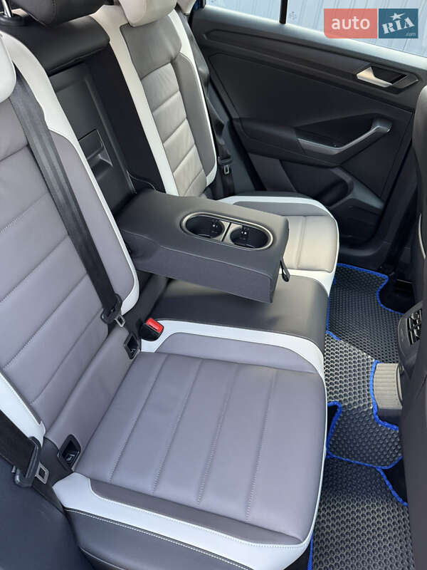 Внедорожник / Кроссовер Volkswagen T-Roc 2018 в Ровно