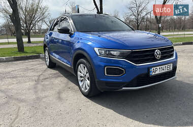 Внедорожник / Кроссовер Volkswagen T-Roc 2021 в 