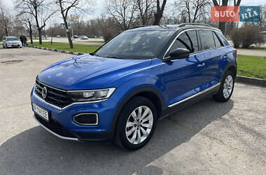 Внедорожник / Кроссовер Volkswagen T-Roc 2021 в 
