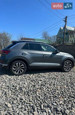 Позашляховик / Кросовер Volkswagen T-Roc 2022 в 
