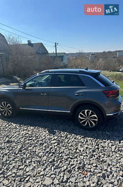 Позашляховик / Кросовер Volkswagen T-Roc 2022 в 