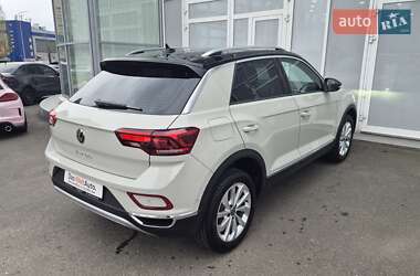Позашляховик / Кросовер Volkswagen T-Roc 2024 в 