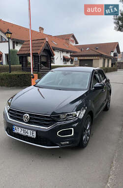 Внедорожник / Кроссовер Volkswagen T-Roc 2018 в 