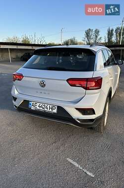 Внедорожник / Кроссовер Volkswagen T-Roc 2019 в 