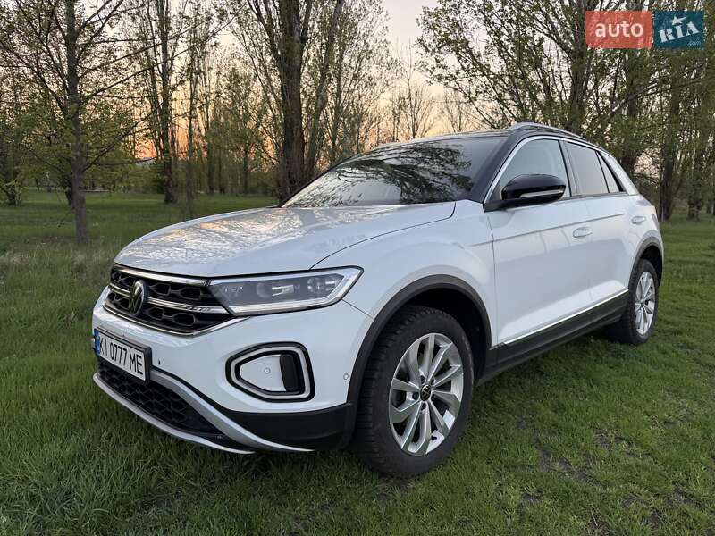 Позашляховик / Кросовер Volkswagen T-Roc 2022 в 