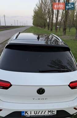 Позашляховик / Кросовер Volkswagen T-Roc 2022 в 