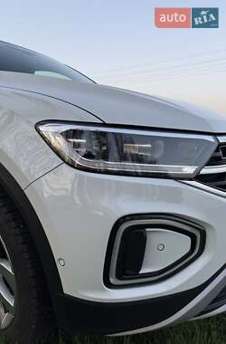 Позашляховик / Кросовер Volkswagen T-Roc 2022 в 