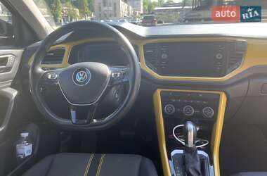 Позашляховик / Кросовер Volkswagen T-Roc 2019 в 